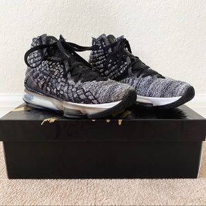 Nike Lebron XVII Basketball Shoes Black/White